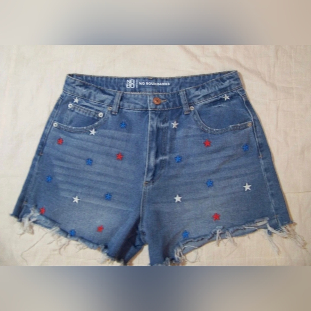 No Boundaries Denim Star Embellished Women's Shorts Size 11.